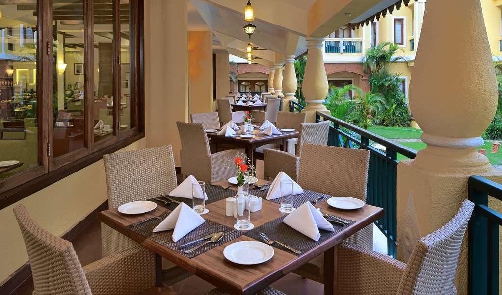 Country Inn & Suites By Radisson, Goa Кандолим Ресторан фото